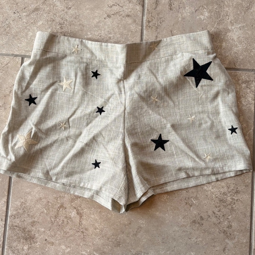 THML Star Shorts L Beige Embroidered Celestial Coastal Boho Cotton